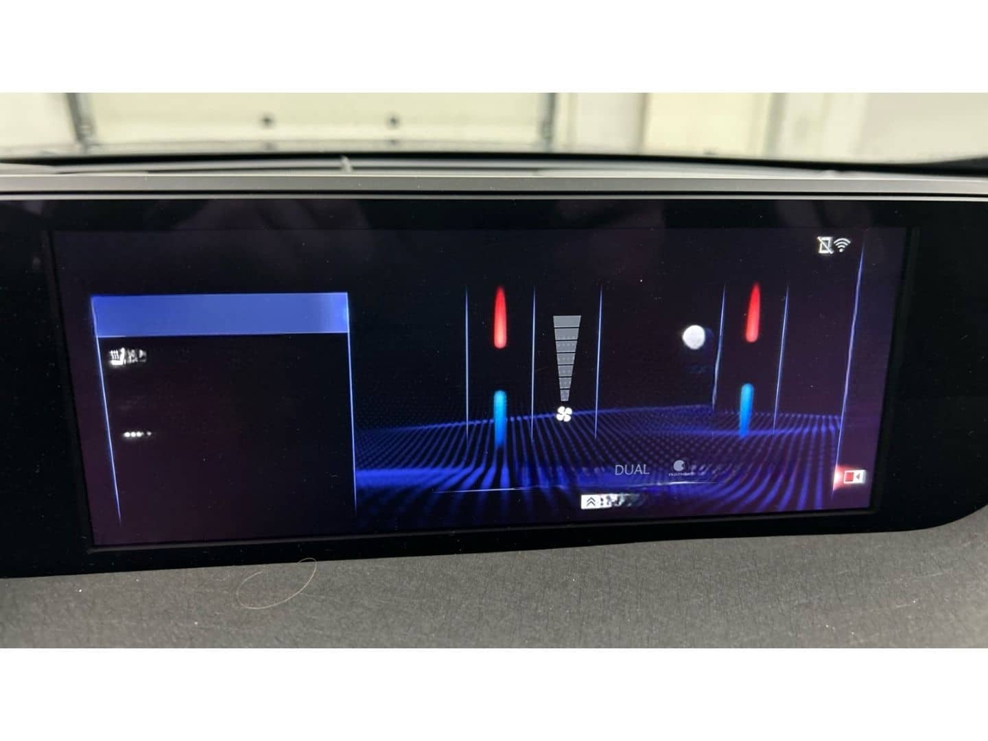 Lexus UX 300e Luxury Line 360 Grad Kamera Mark Levinso foto 11