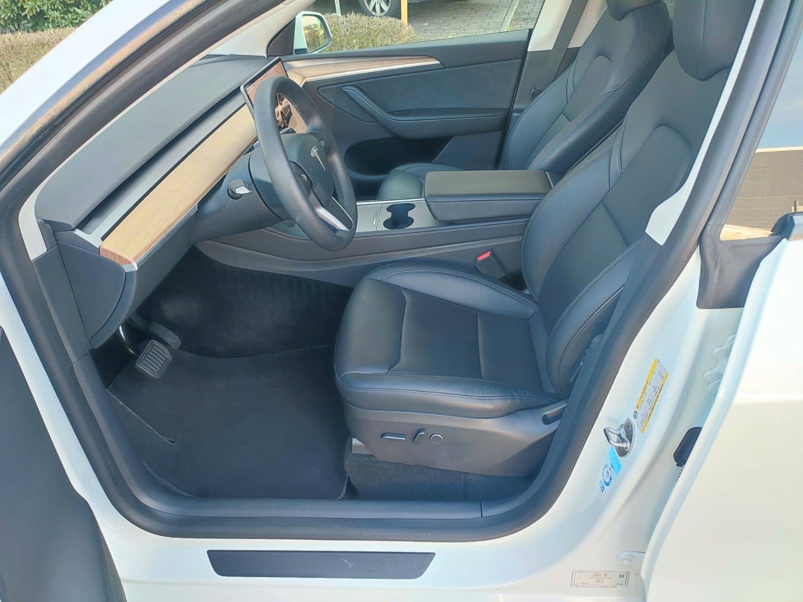 Tesla Model Y "AHK" Long Range Dual AWD foto 16