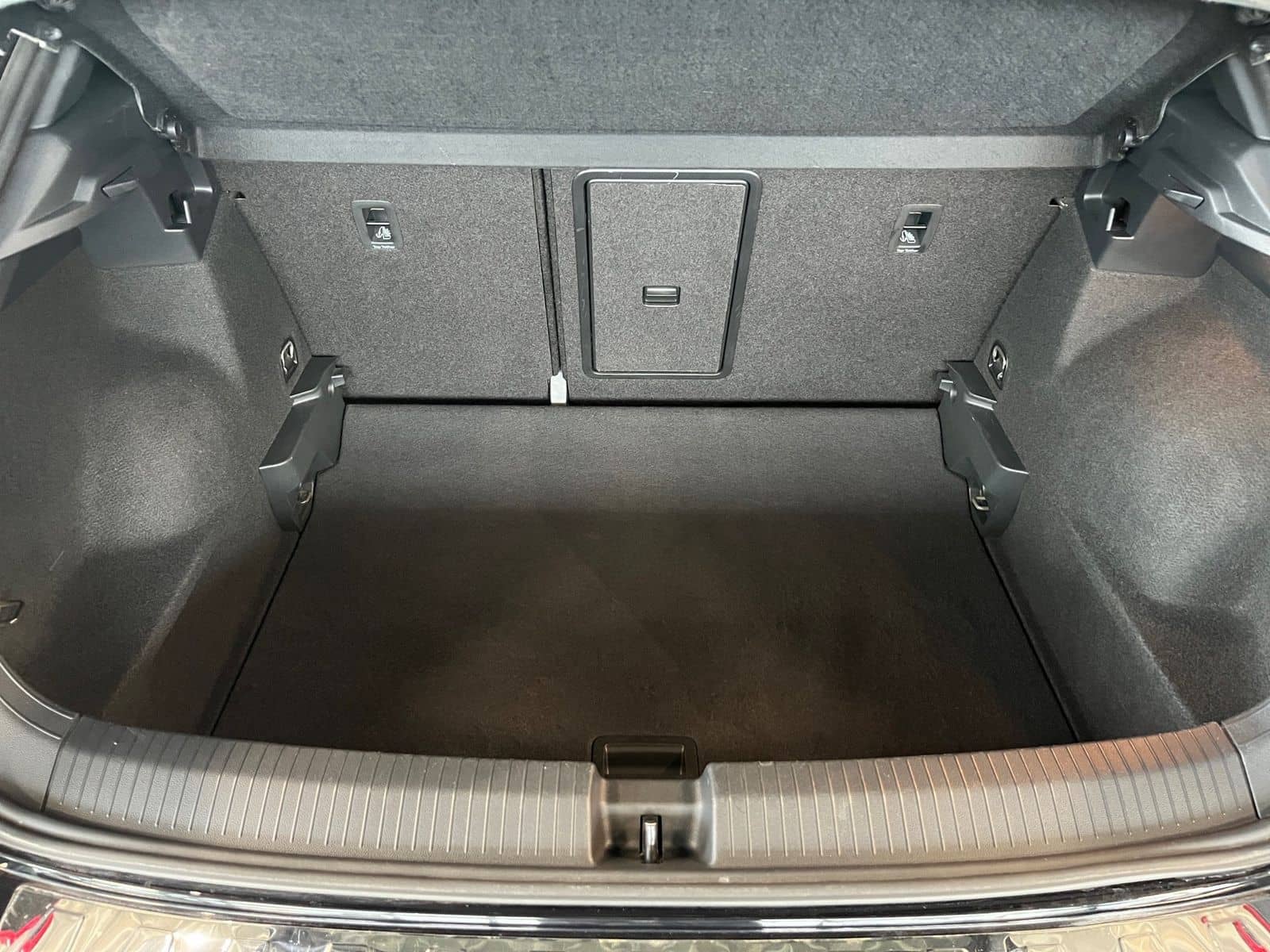 Volkswagen T-Roc 1.5 TSI R Line+Navi+LED+SHZ+Spiegel Paket foto 8