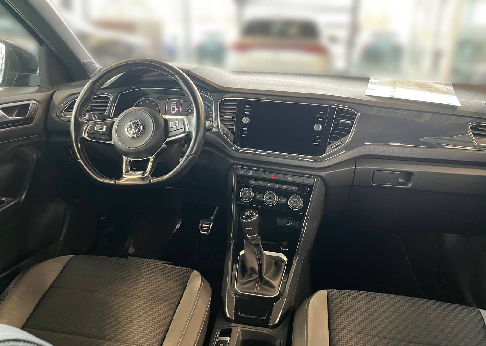 Volkswagen T-Roc 1.5 TSI R Line+Navi+LED+SHZ+Spiegel Paket foto 9