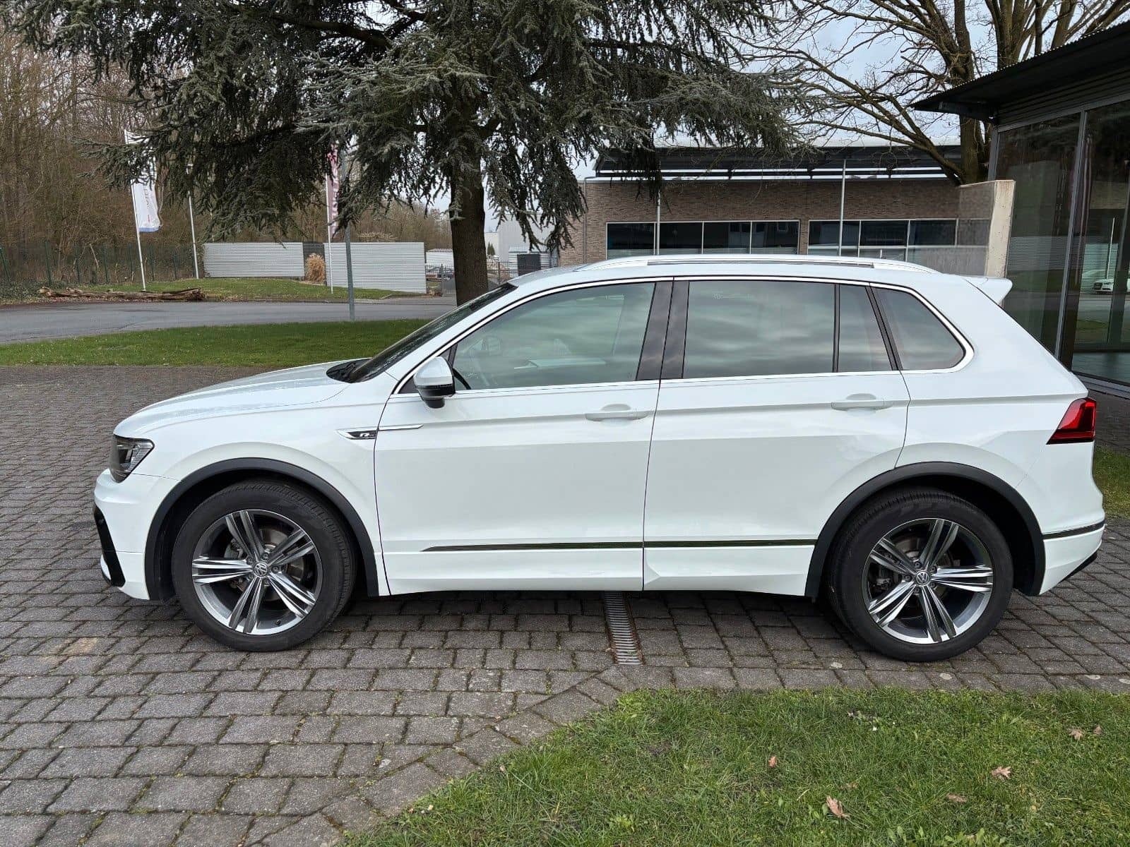 Volkswagen Tiguan 1.5 TSI R-Line Exterieur / Rückfahrkamera foto 1