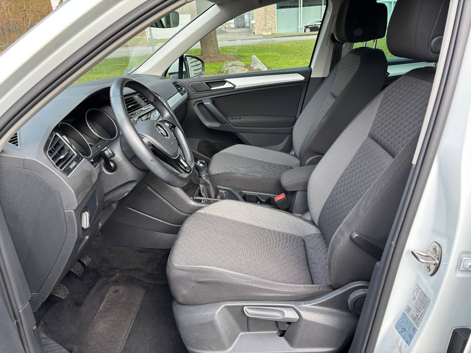 Volkswagen Tiguan 1.5 TSI R-Line Exterieur / Rückfahrkamera foto 6