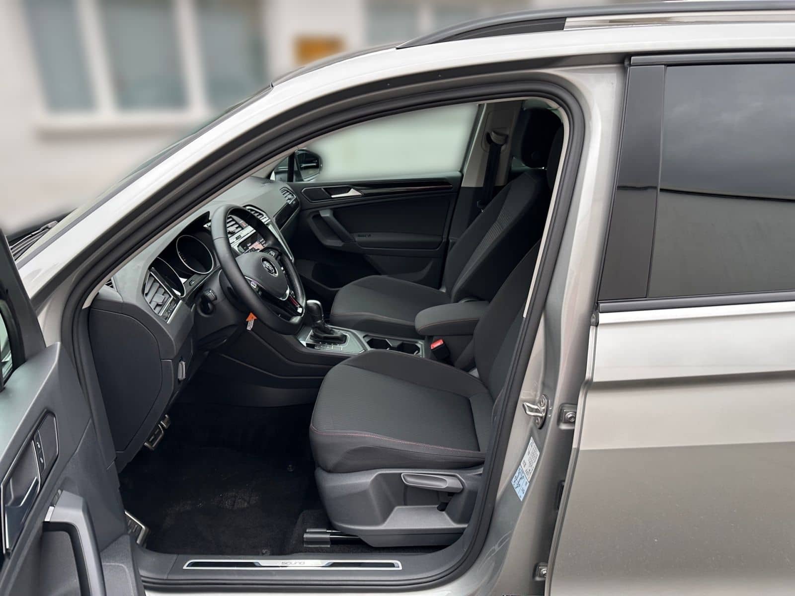 Volkswagen Tiguan 1.4 TSI DSG Comfortline 360° NAVI SHZ AHK foto 7