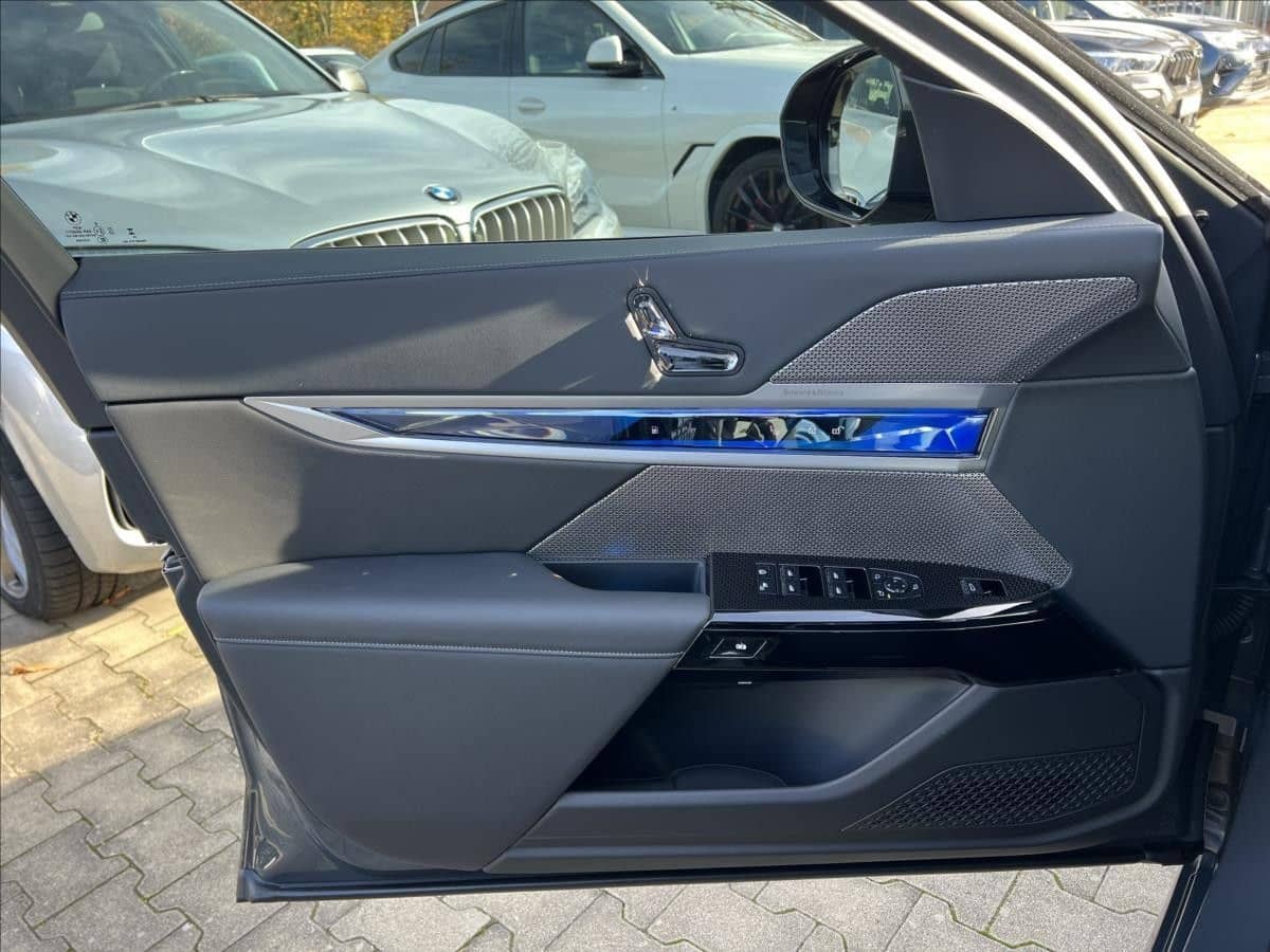 BMW 750 e xDrive M Sport foto 11