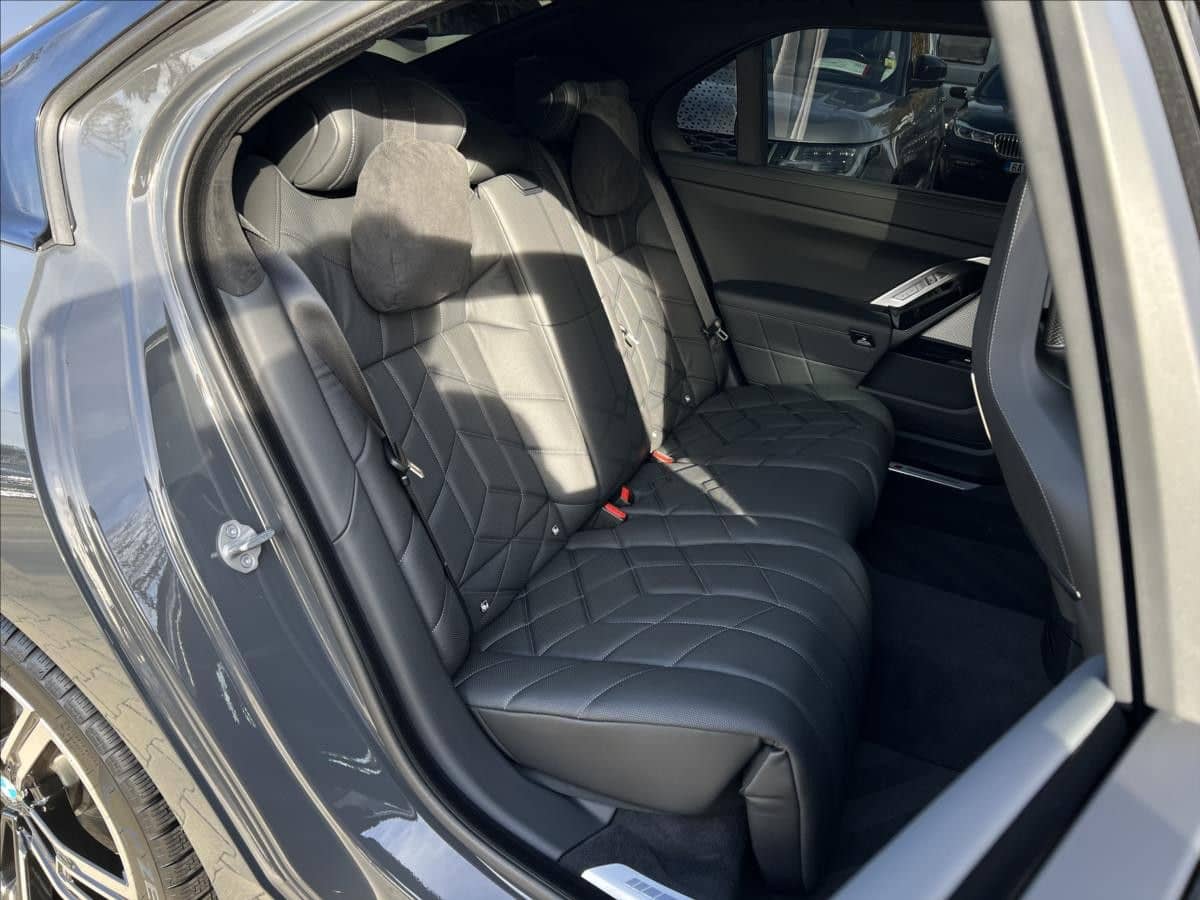 BMW 750 e xDrive M Sport foto 15