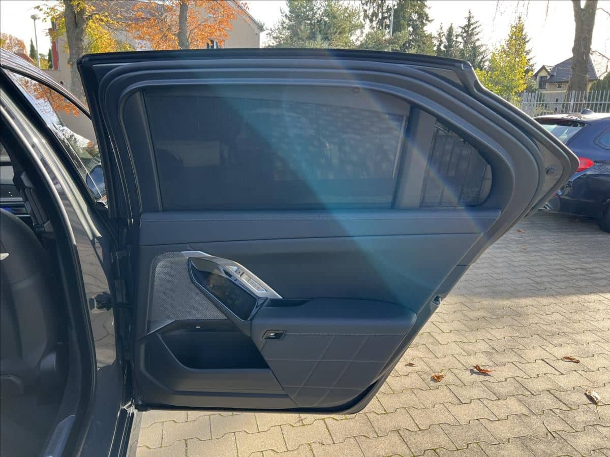 BMW 750 e xDrive M Sport foto 17