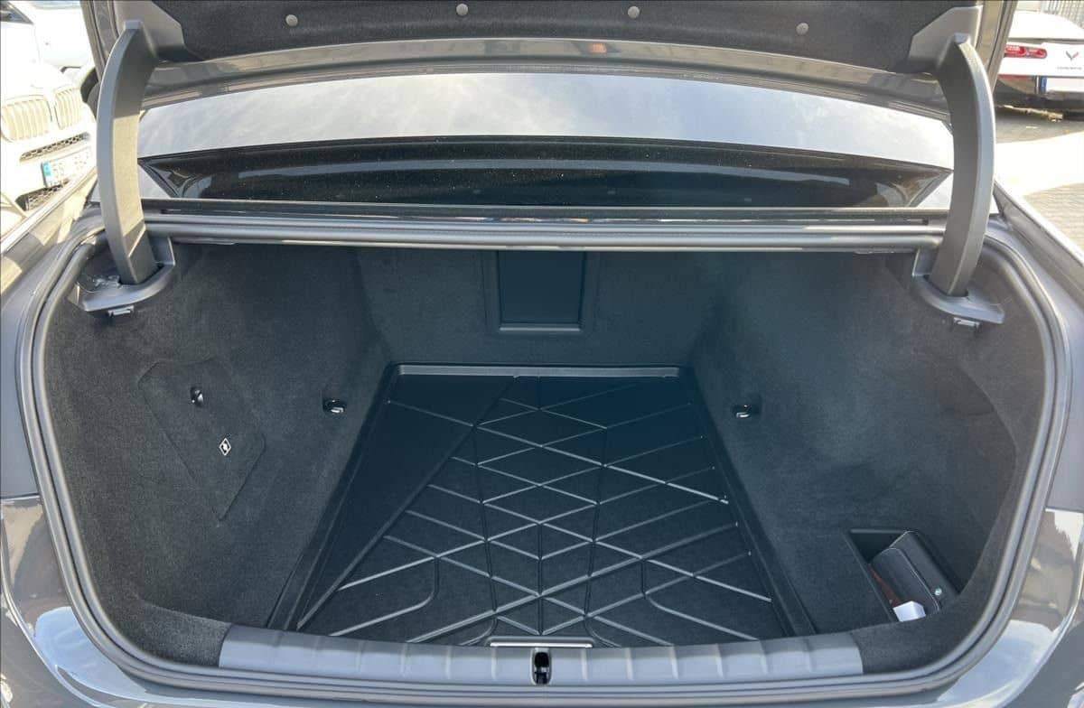 BMW 750 e xDrive M Sport foto 18