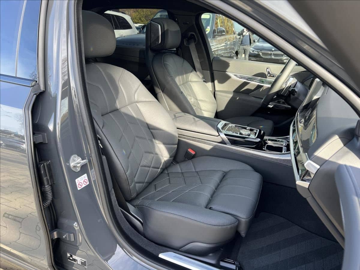 BMW 750 e xDrive M Sport foto 4