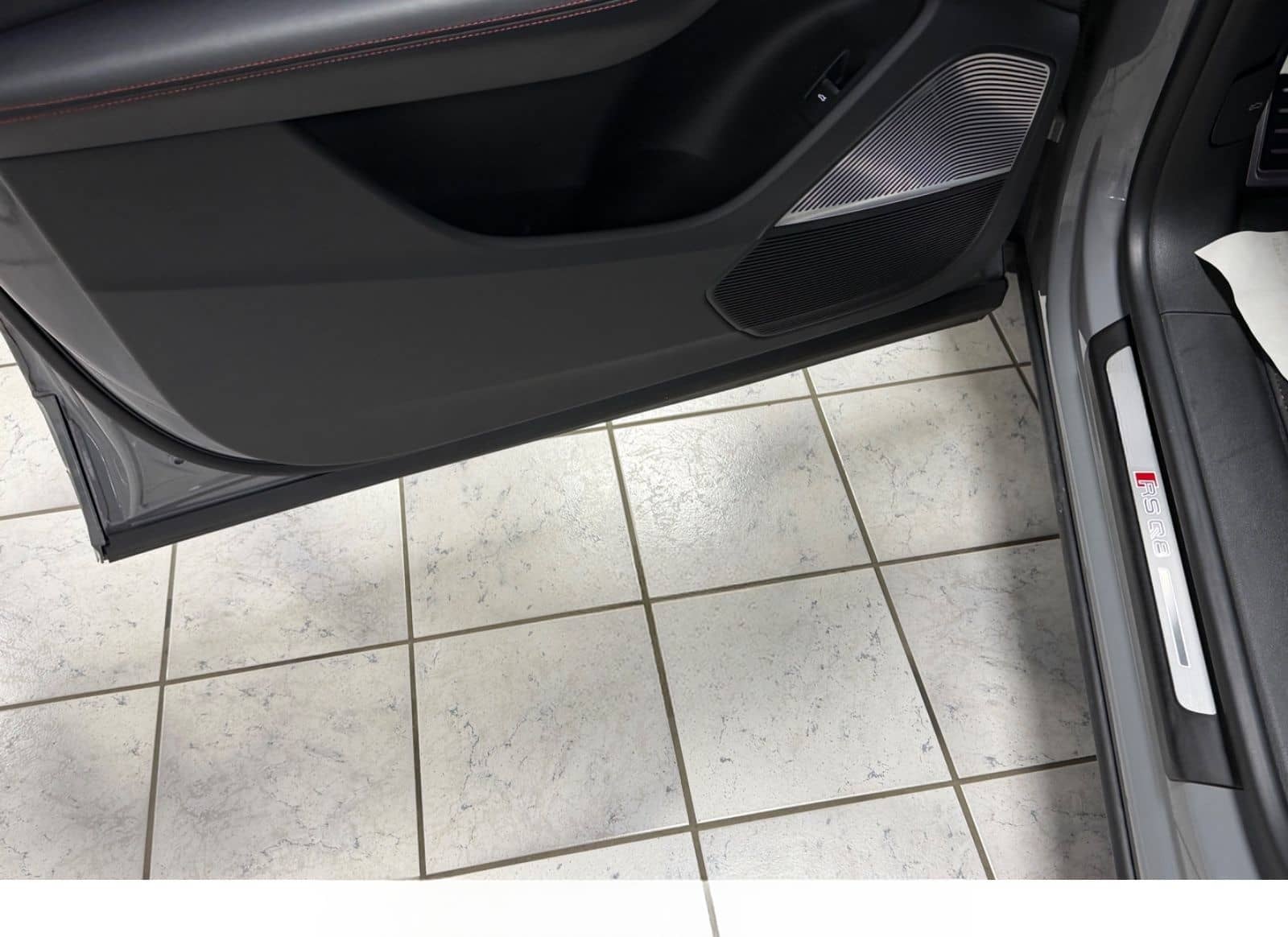 Audi RS Q8 4.0*PANO*KERAMIK*CARBON*MAS*STH*SITZBEL*HU foto 19