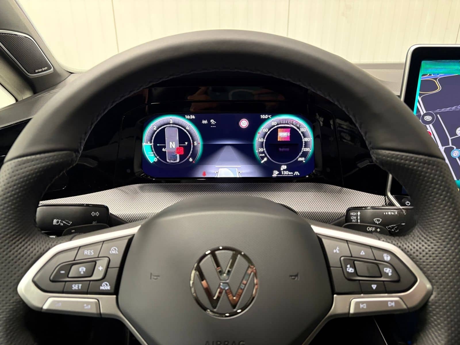 Volkswagen Golf VIII R-Line 2.0 TDI DSG IQ.LIGHT PANO NAVI foto 12