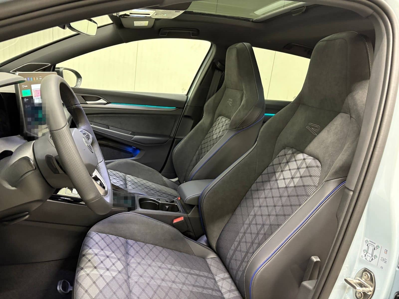 Volkswagen Golf VIII R-Line 2.0 TDI DSG IQ.LIGHT PANO NAVI foto 15