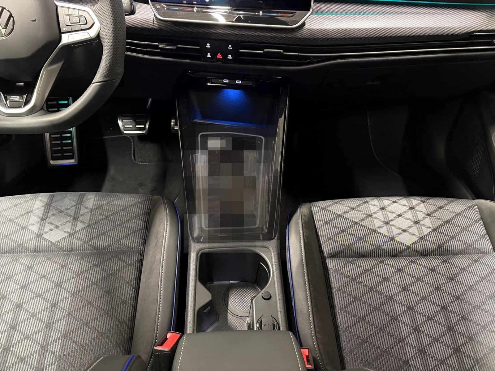 Volkswagen Golf VIII R-Line 2.0 TDI DSG IQ.LIGHT PANO NAVI foto 18