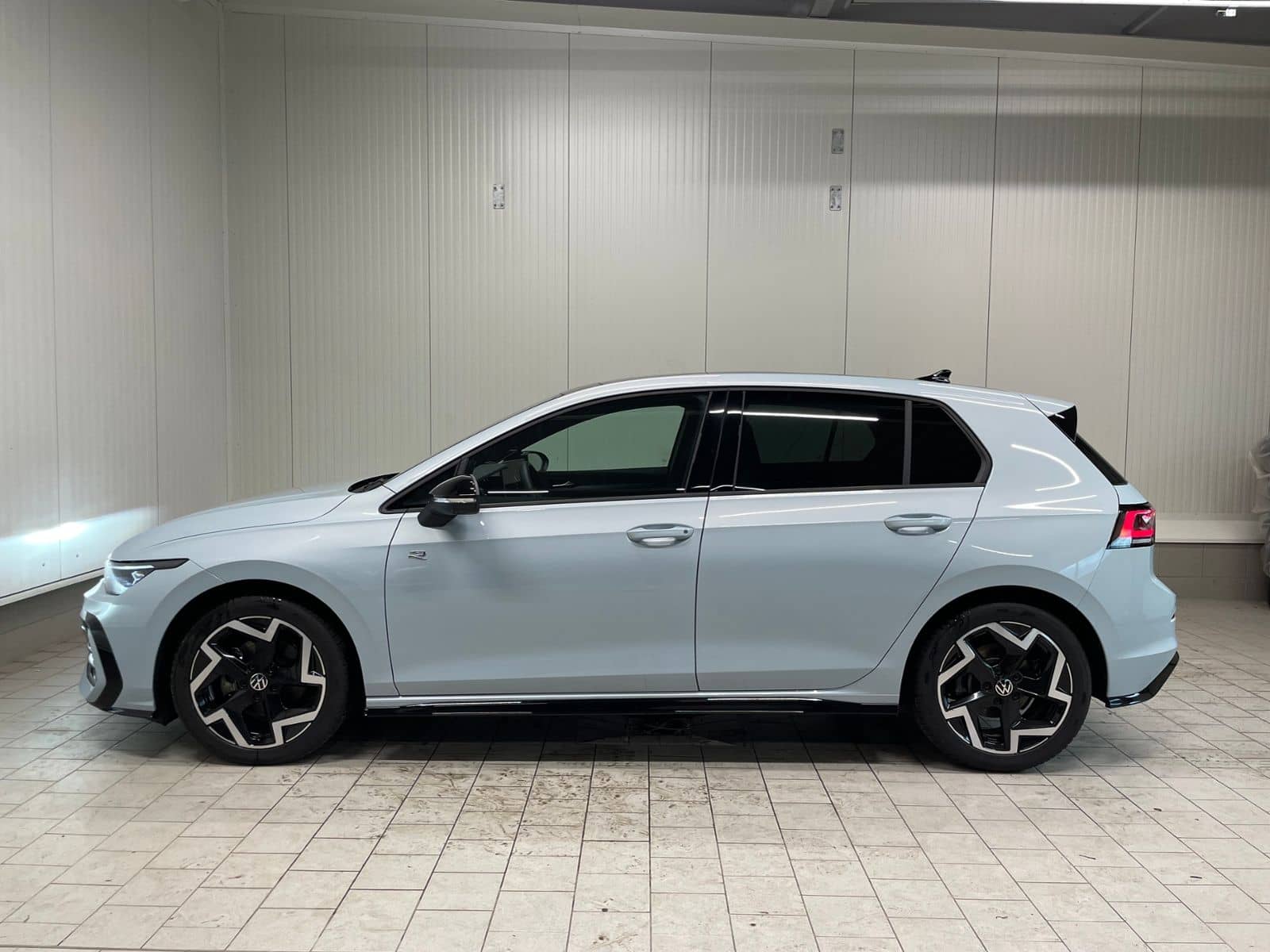 Volkswagen Golf VIII R-Line 2.0 TDI DSG IQ.LIGHT PANO NAVI foto 3