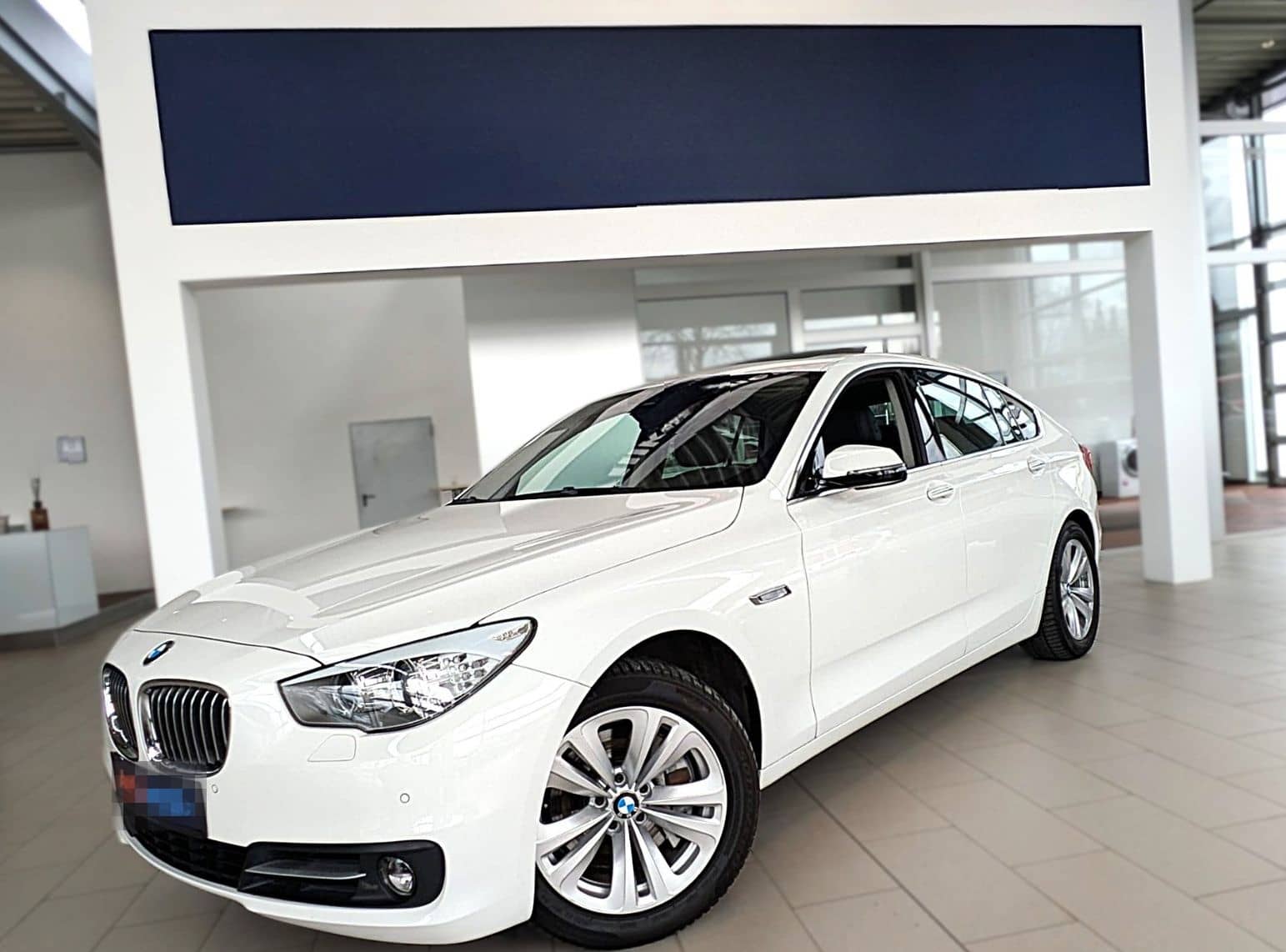 BMW 530d GT xDRIVE LEDER PANO NAVI HiFi HUD STANDH. foto 1
