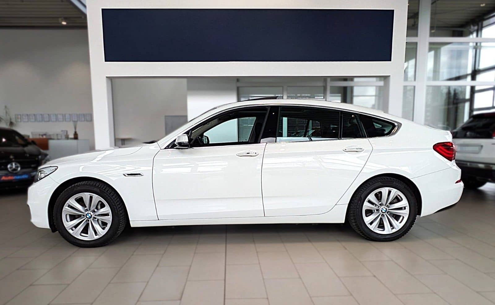 BMW 530d GT xDRIVE LEDER PANO NAVI HiFi HUD STANDH. foto 6