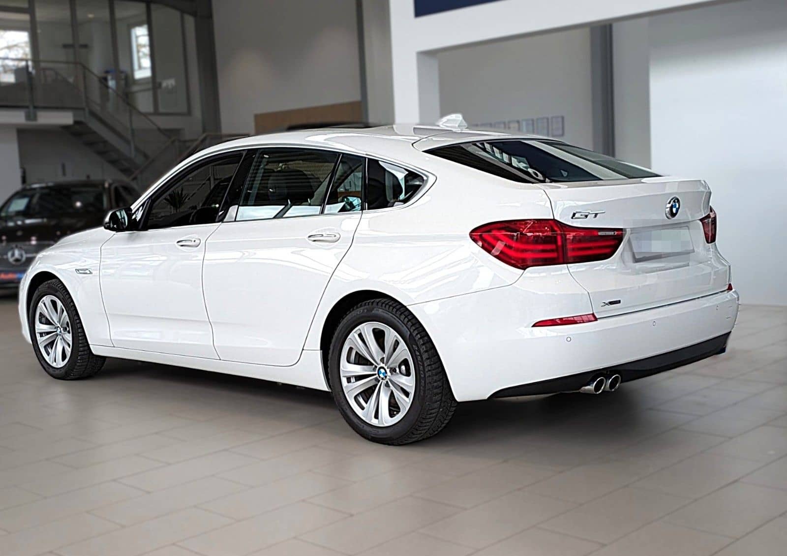 BMW 530d GT xDRIVE LEDER PANO NAVI HiFi HUD STANDH. foto 7