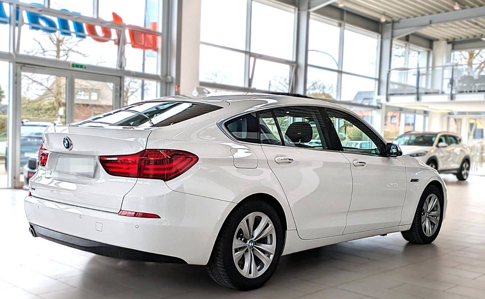 BMW 530d GT xDRIVE LEDER PANO NAVI HiFi HUD STANDH. foto 9