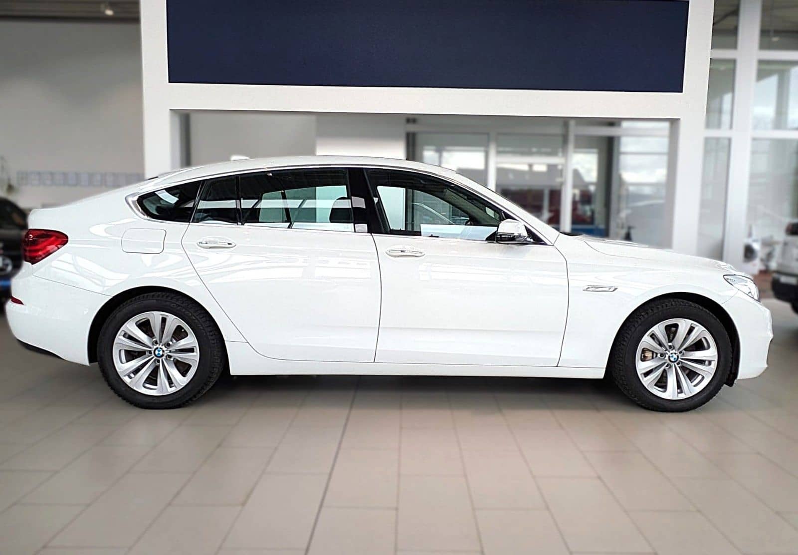 BMW 530d GT xDRIVE LEDER PANO NAVI HiFi HUD STANDH. foto 10