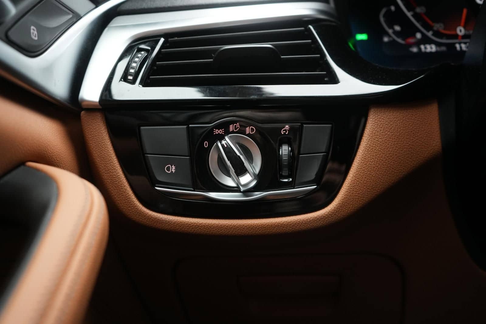 BMW 520 i Touring Leder/ACC/Kamera/HUD/Carplay foto 23