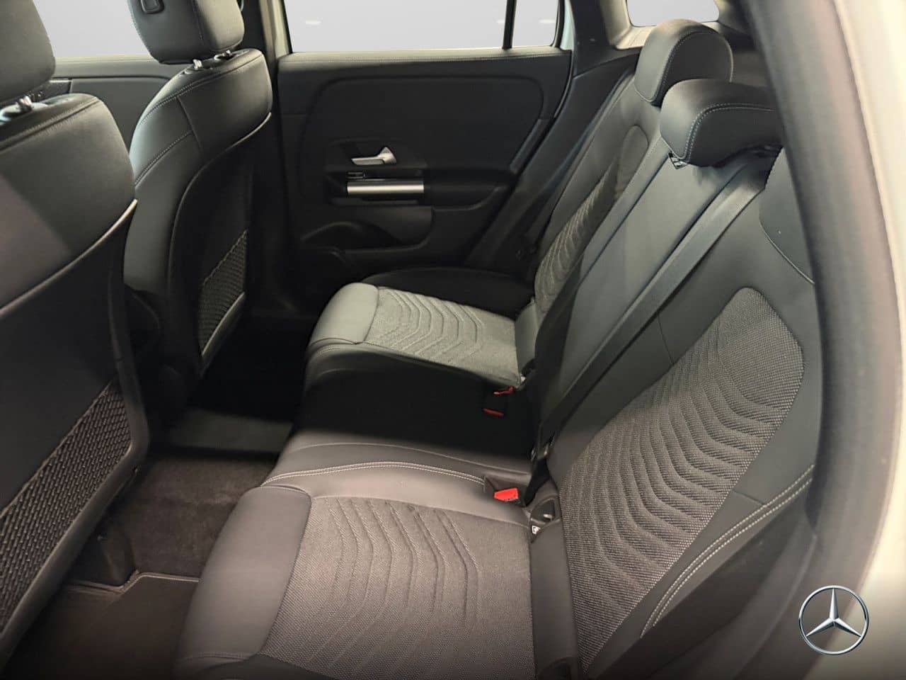 Mercedes-Benz GLA 180 Prog. Adv./PANO/AHK/MULTI/DISTR/SPUR/360 foto 12