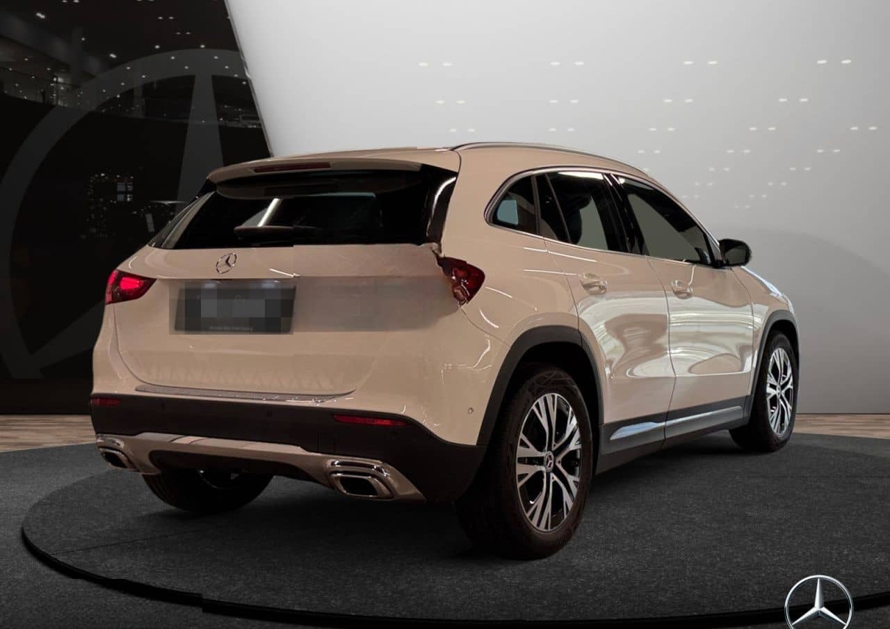 Mercedes-Benz GLA 180 Prog. Adv./PANO/AHK/MULTI/DISTR/SPUR/360 foto 8