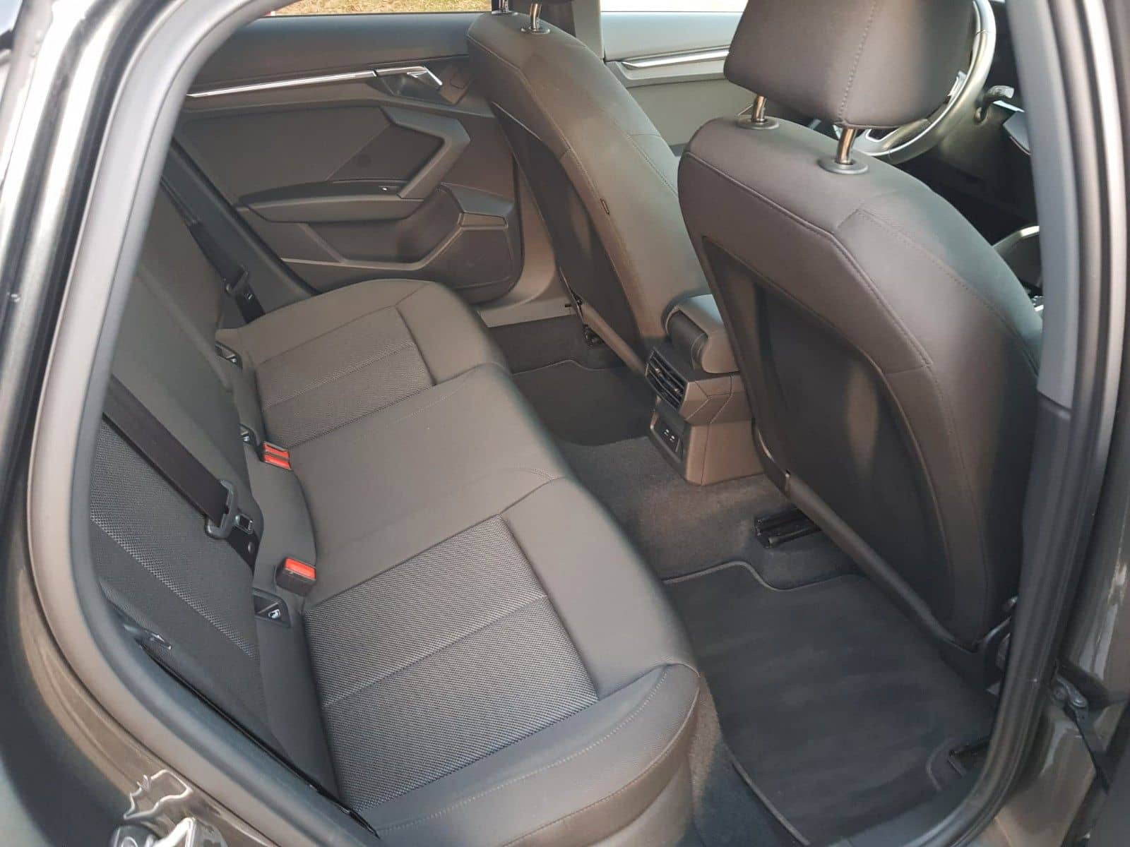 Audi A3 Limousine 30 TFSI S line LED,Navi,PDC foto 6