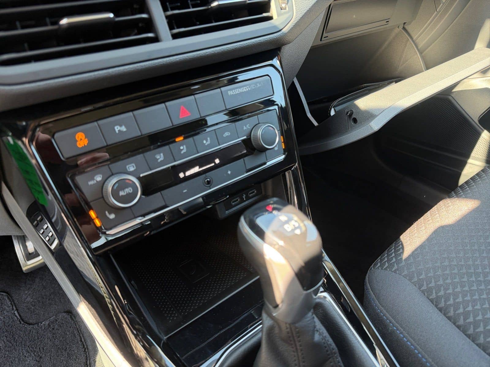 Volkswagen T-Cross United 1.0 TSI ACC PDC NAVI DAB SHZ foto 17