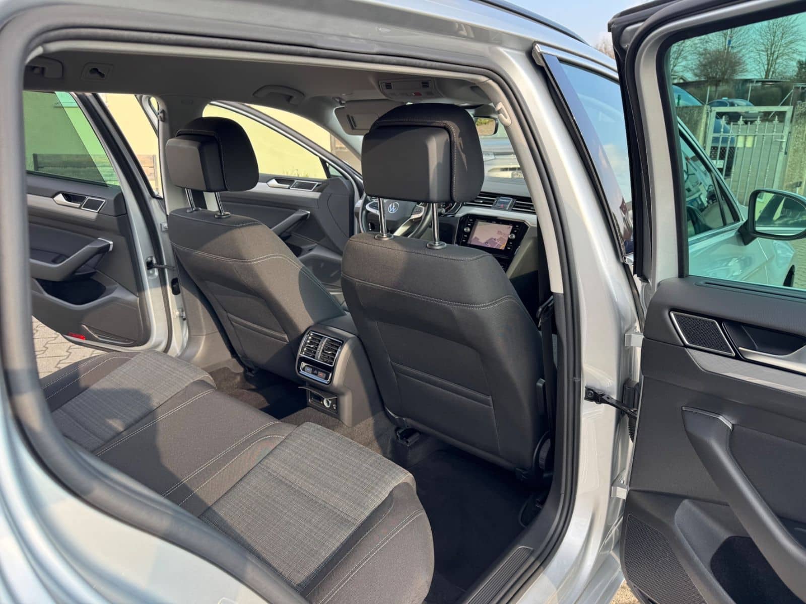 Volkswagen Passat Var Business 2.0TDI AHK Kamera TravelAss foto 21