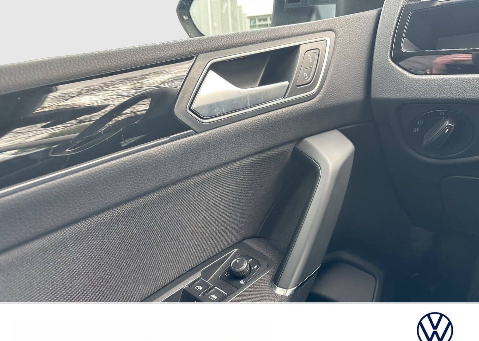 Volkswagen Touran 2.0 HIGHLINE AHK PANO NAVI CARPLAY foto 16