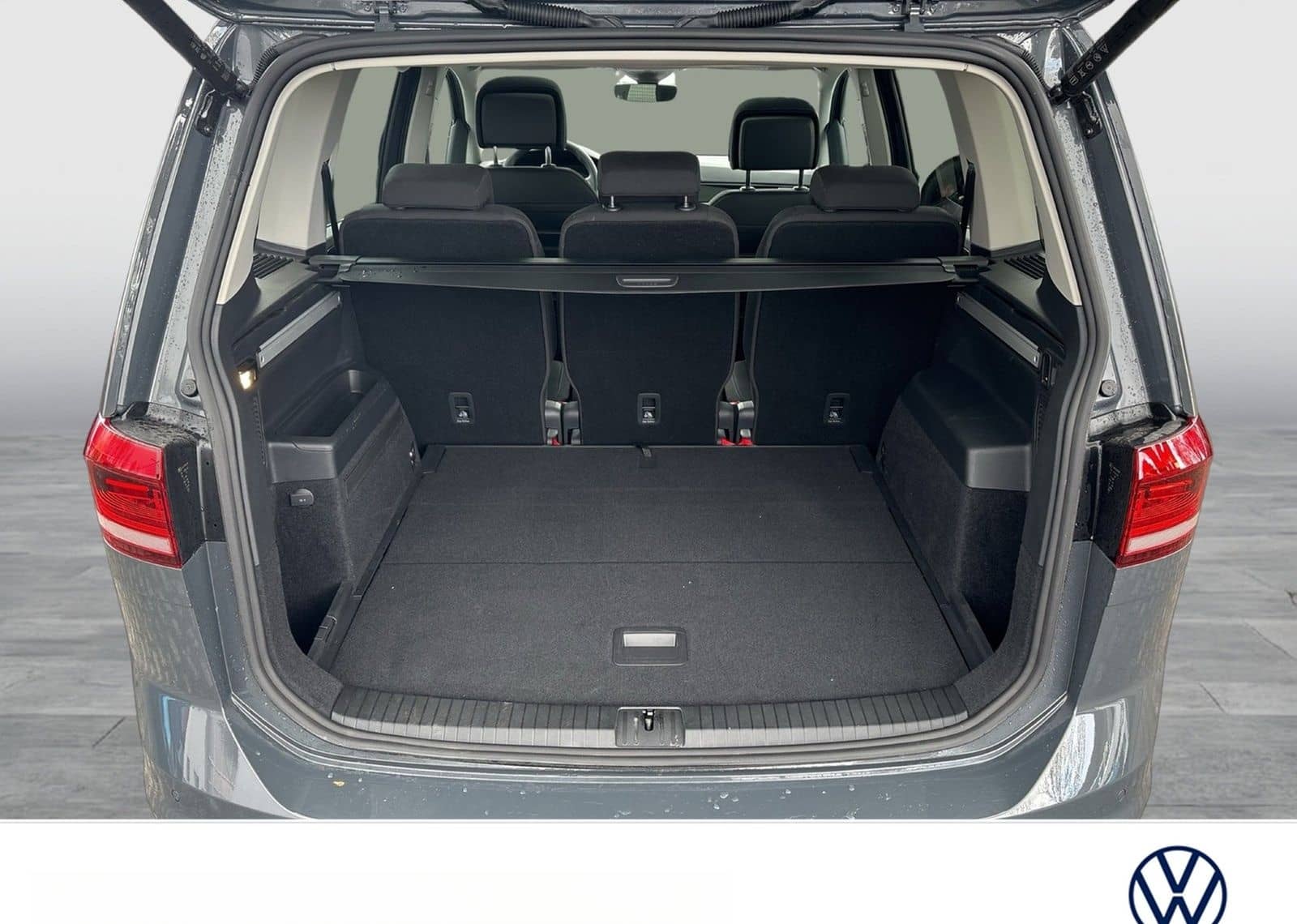 Volkswagen Touran 2.0 HIGHLINE AHK PANO NAVI CARPLAY foto 17