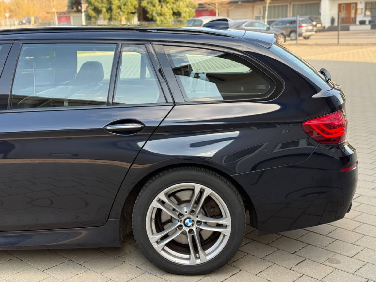 BMW 530d 5 Touring 530 d xDrive M-Paket/Pano/Service foto 12