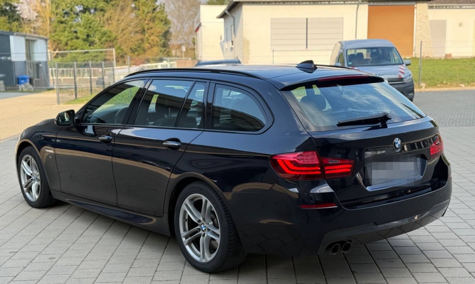 BMW 530d 5 Touring 530 d xDrive M-Paket/Pano/Service foto 4