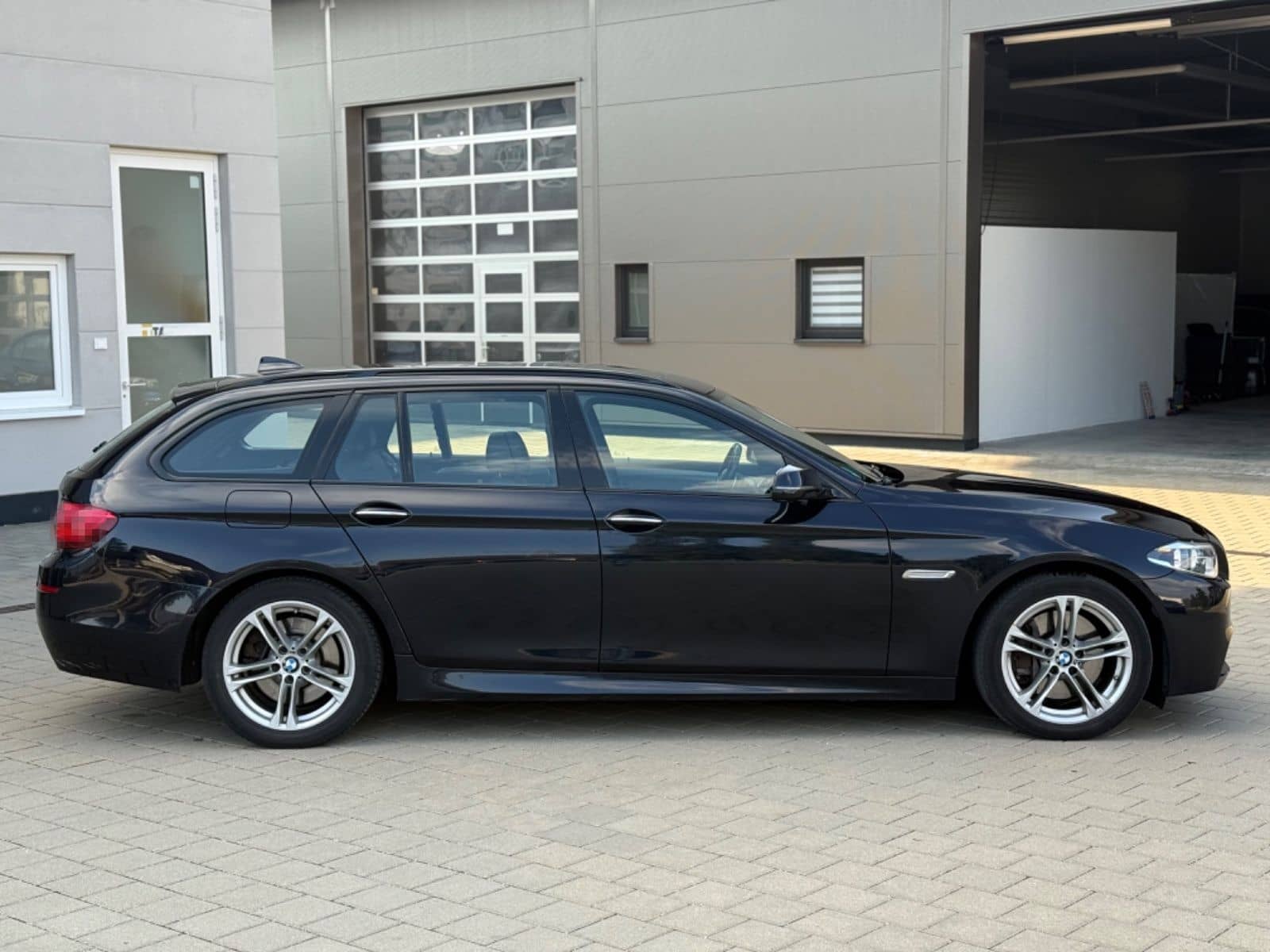 BMW 530d 5 Touring 530 d xDrive M-Paket/Pano/Service foto 7