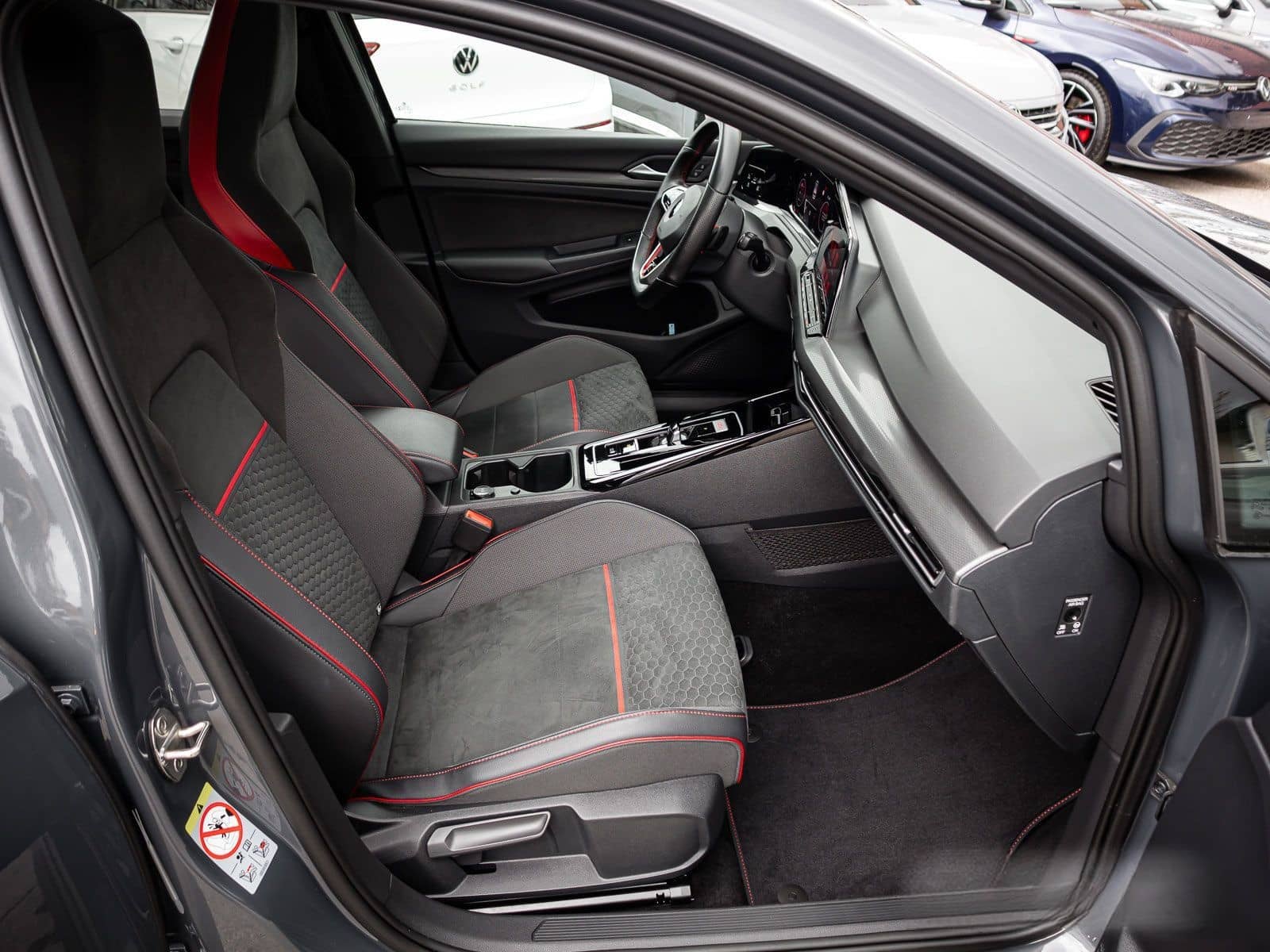 Volkswagen Golf VIII GTI Clubsport 2.0 TSI LED+ Navi Pano P foto 12