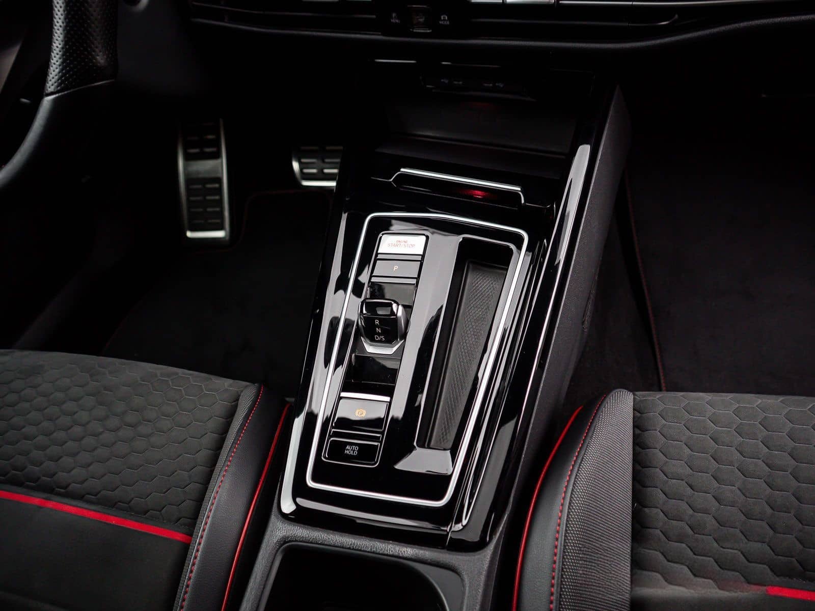 Volkswagen Golf VIII GTI Clubsport 2.0 TSI LED+ Navi Pano P foto 16