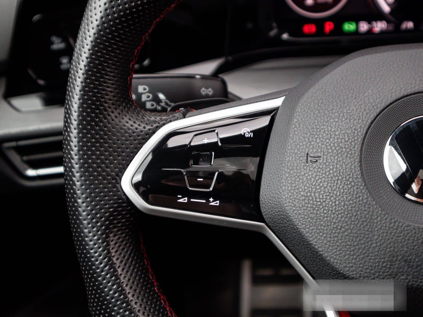 Volkswagen Golf VIII GTI Clubsport 2.0 TSI LED+ Navi Pano P foto 19