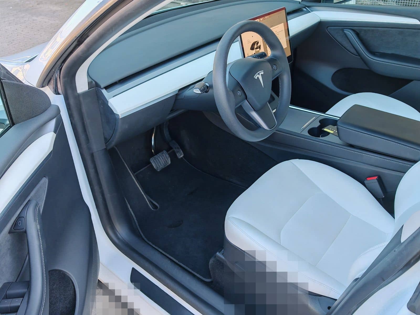 Tesla Model Y LongRange AWD / white leather foto 2