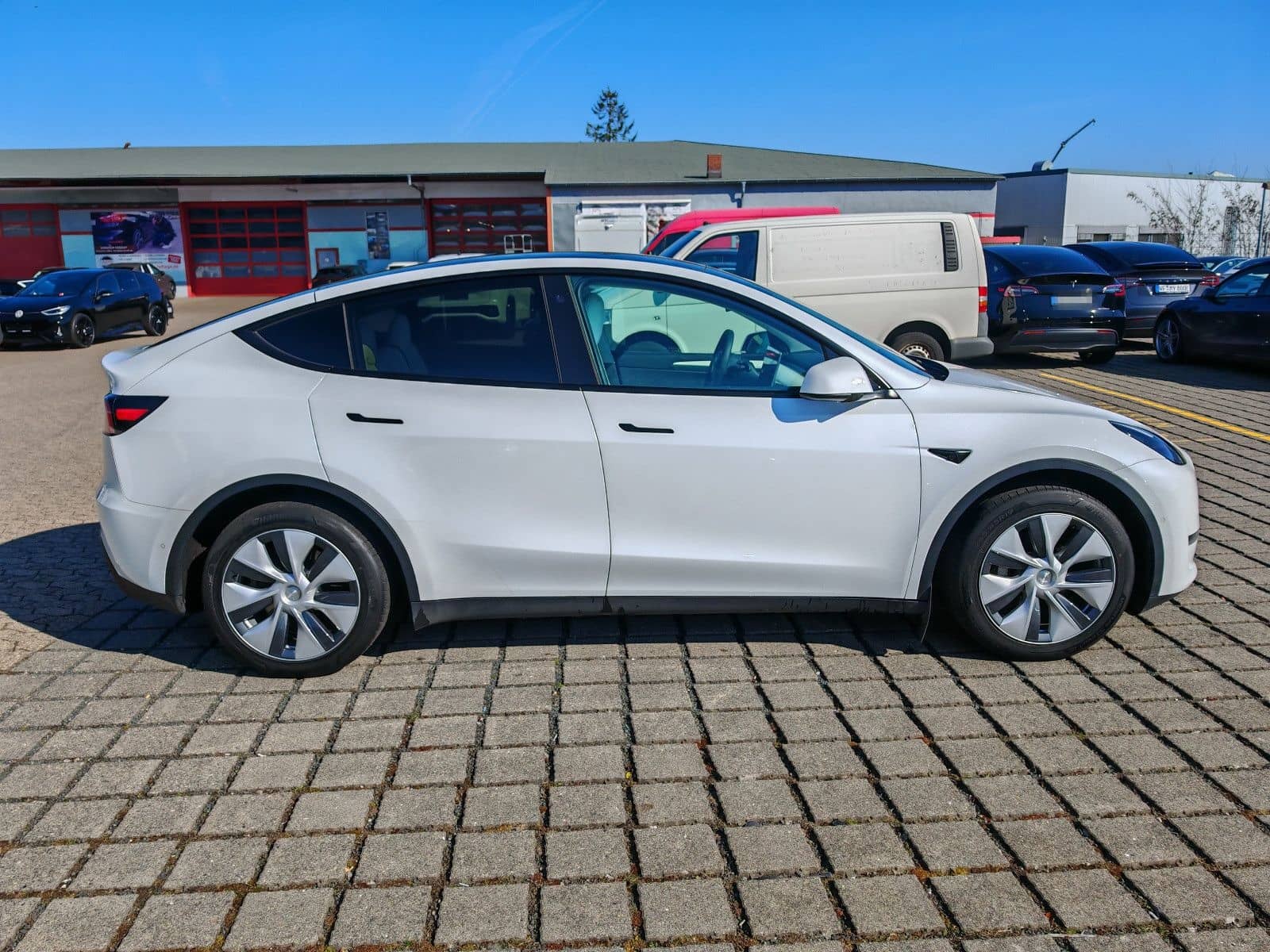 Tesla Model Y LongRange AWD / white leather foto 11