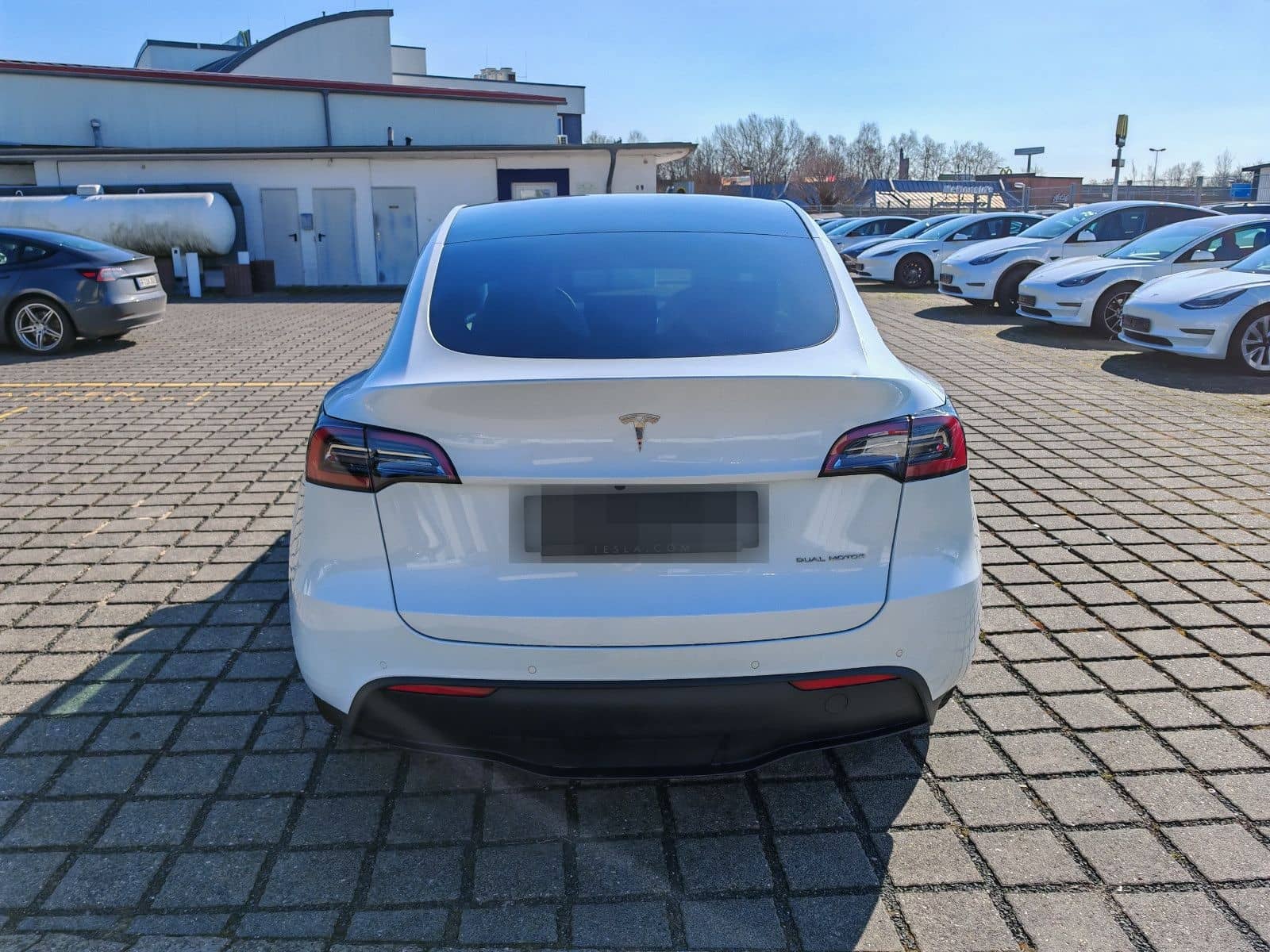Tesla Model Y LongRange AWD / white leather foto 13