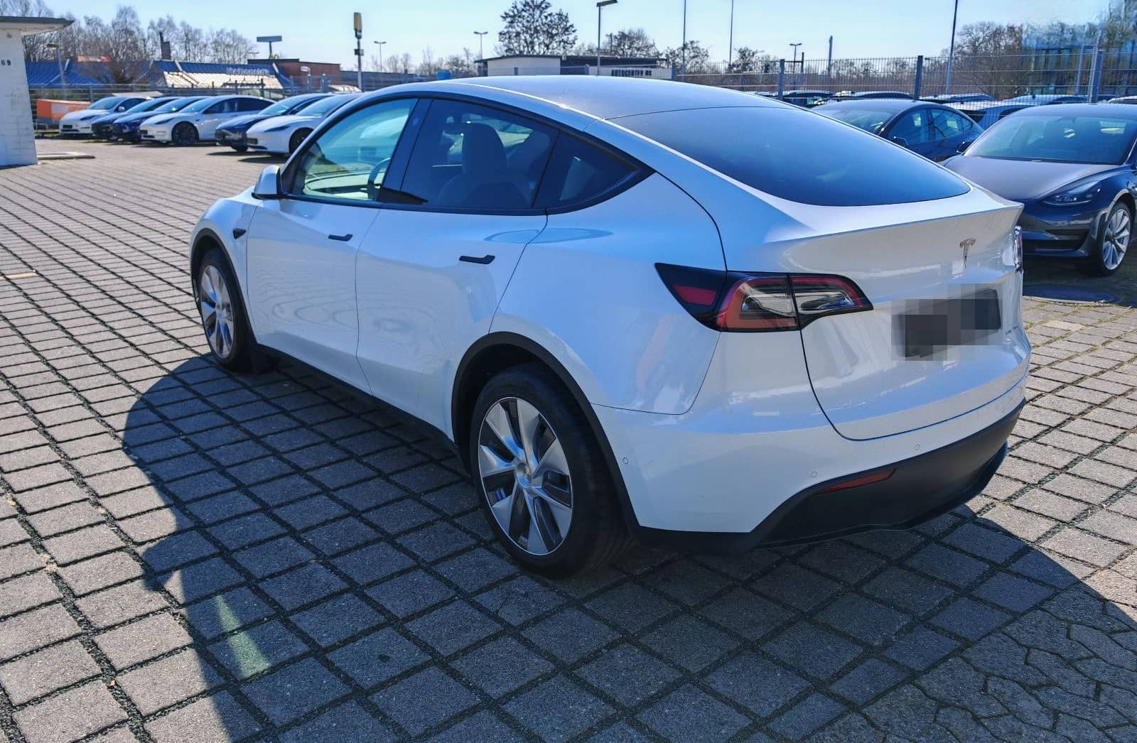 Tesla Model Y LongRange AWD / white leather foto 14