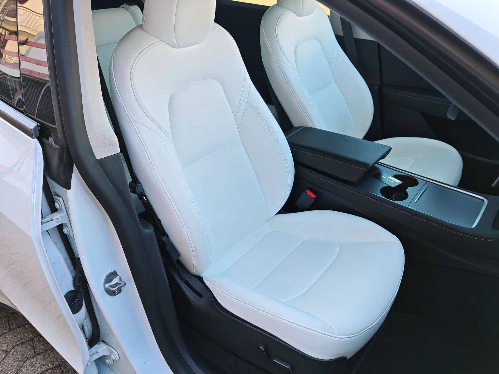 Tesla Model Y LongRange AWD / white leather foto 6