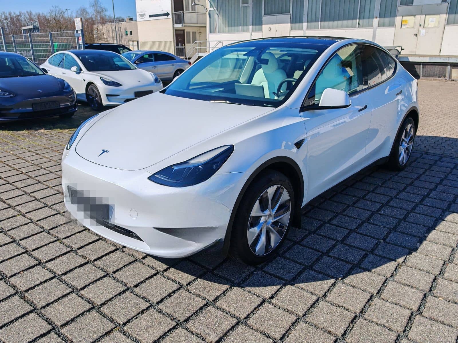 Tesla Model Y LongRange AWD / white leather foto 9