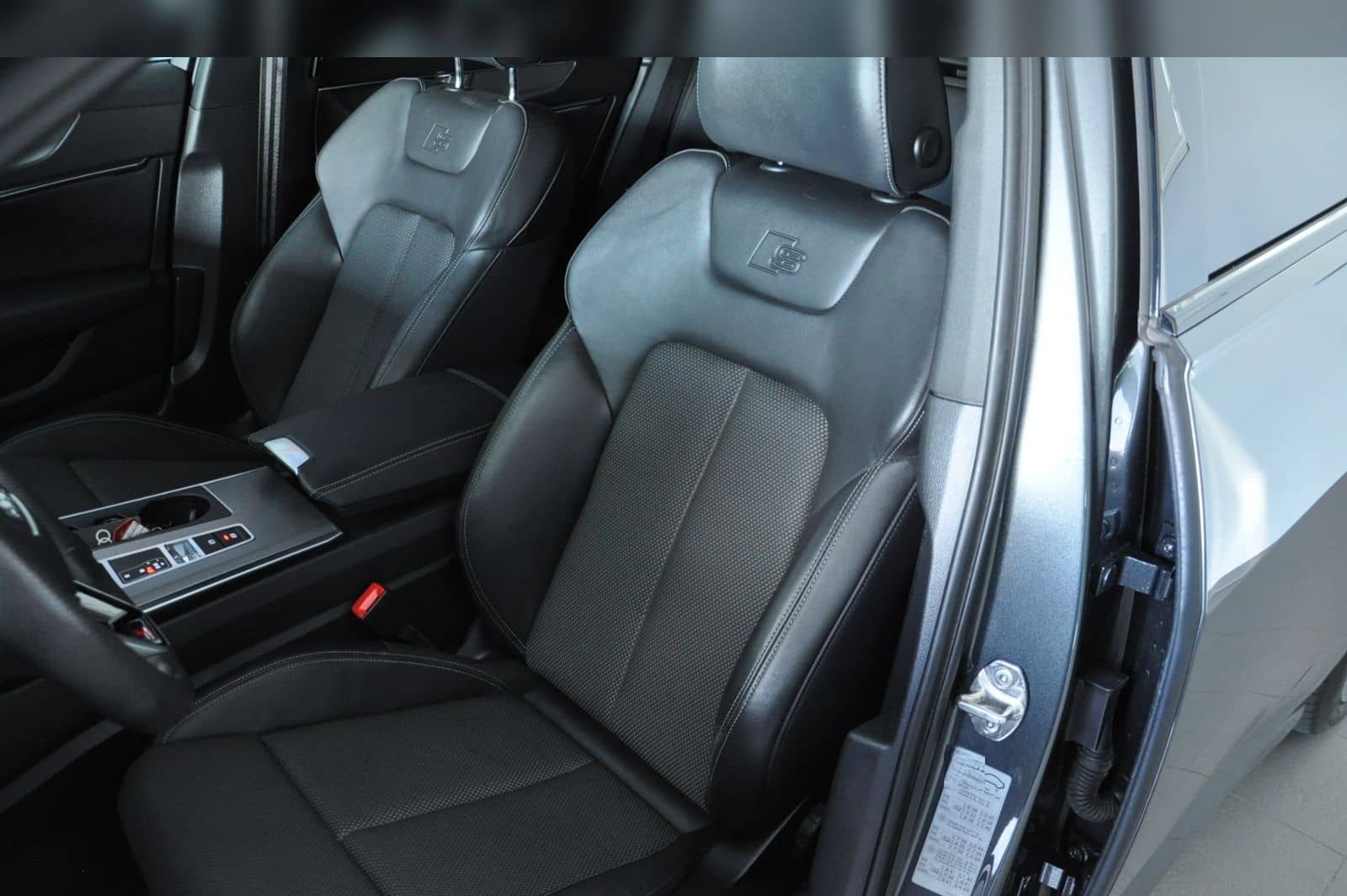 Audi A6  Avant S-Line  2.0TFSIe quattro foto 13