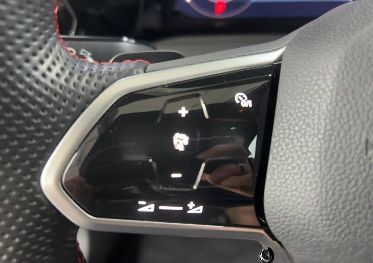 Volkswagen Golf GTI CLUBSPORT MATRIX+DCC+19"+KAM foto 9