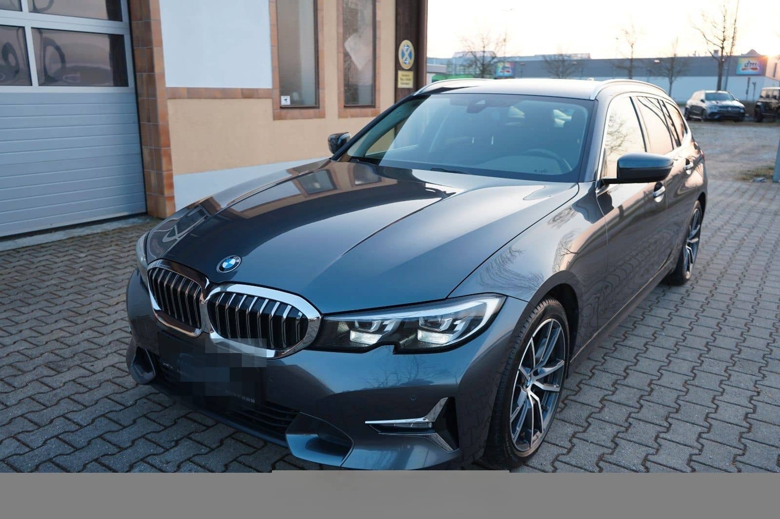 BMW 320d T. xDrive Luxury Line*1.HAND*STDHZ*STOP&GO* foto 1