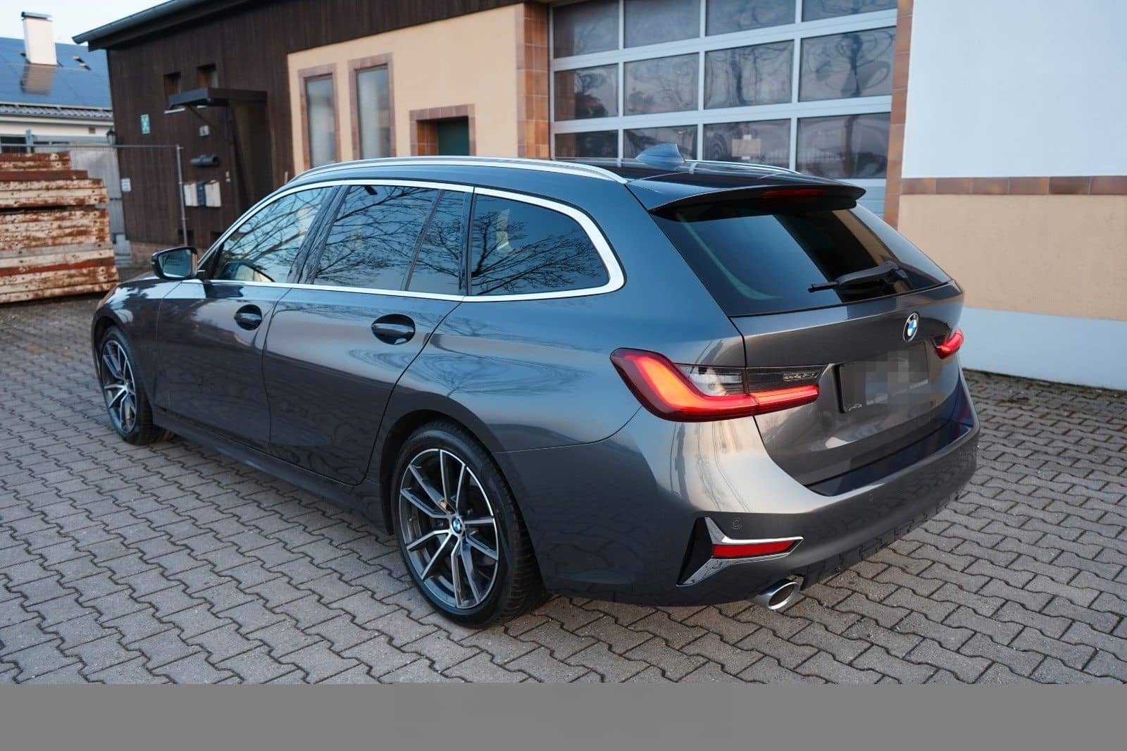 BMW 320d T. xDrive Luxury Line*1.HAND*STDHZ*STOP&GO* foto 4