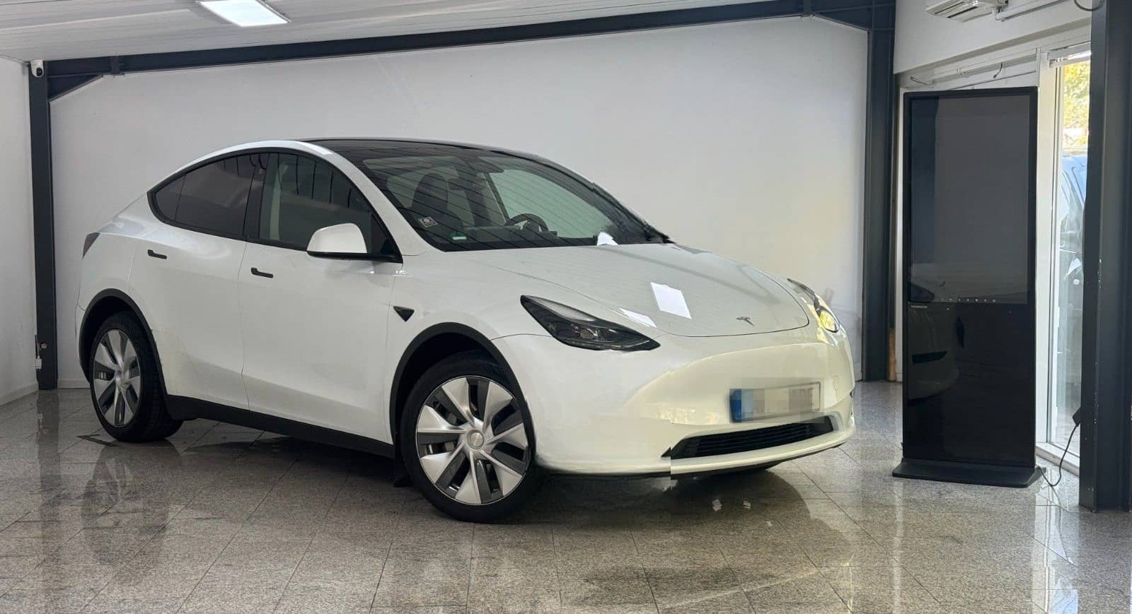 Tesla Model Y *Long Range*Dual AWD* foto 1