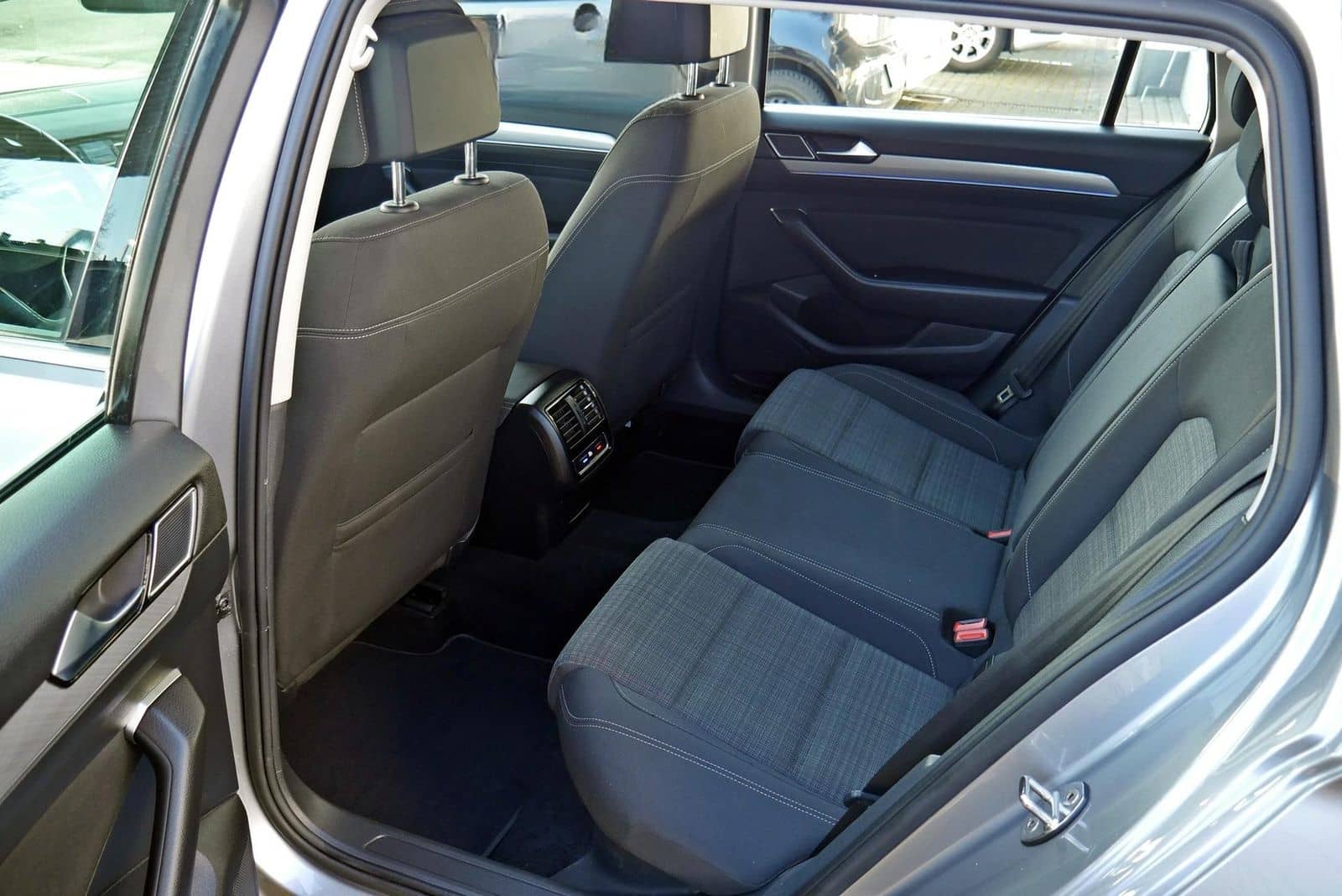 Volkswagen Passat Variant 2.0 TDI DSG AHK Matrix Assistenzp foto 25