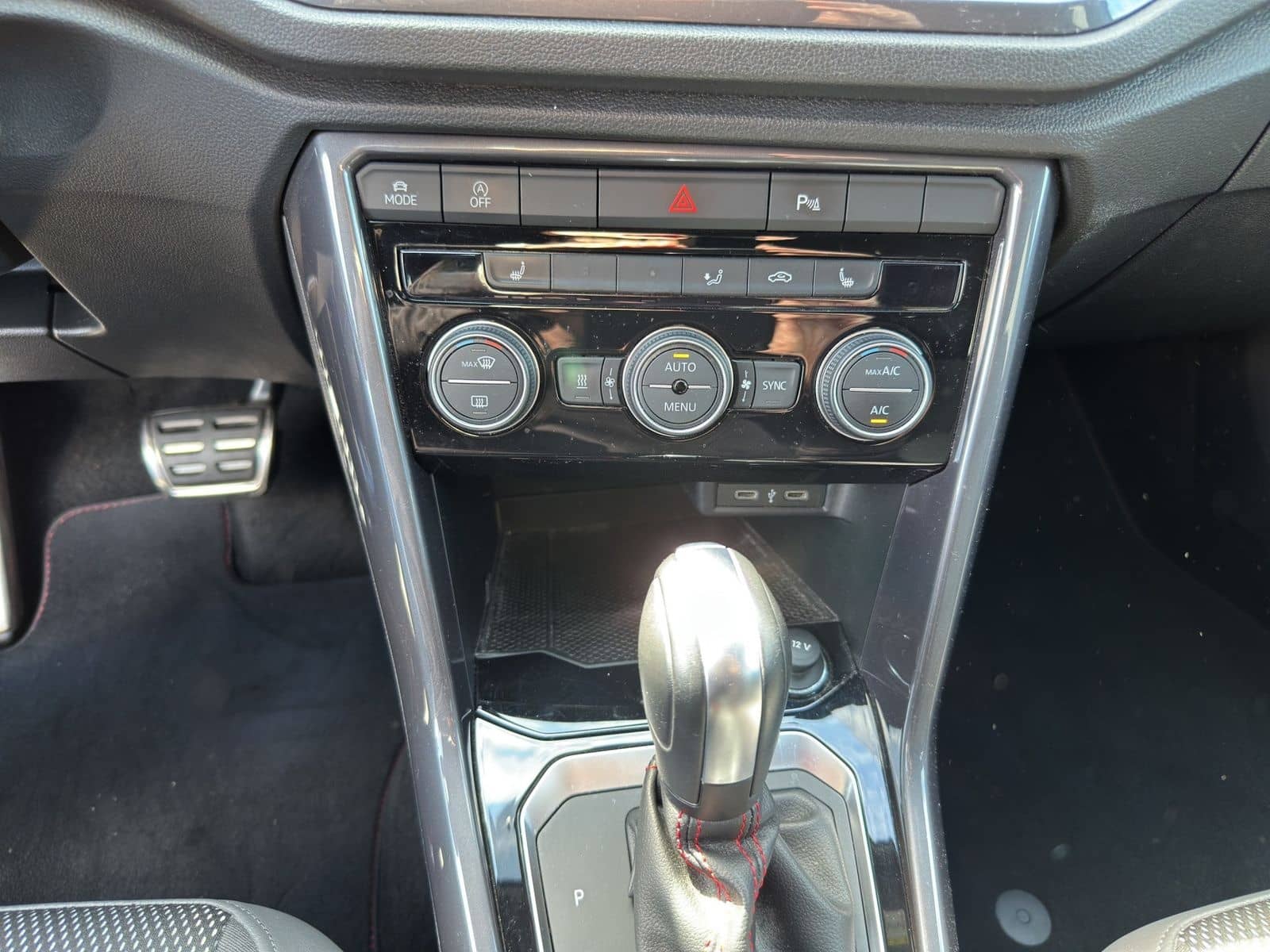 Volkswagen T-Roc 1.5 TSI DSG Sport ACC Navi SHZ PDC StHzg foto 17