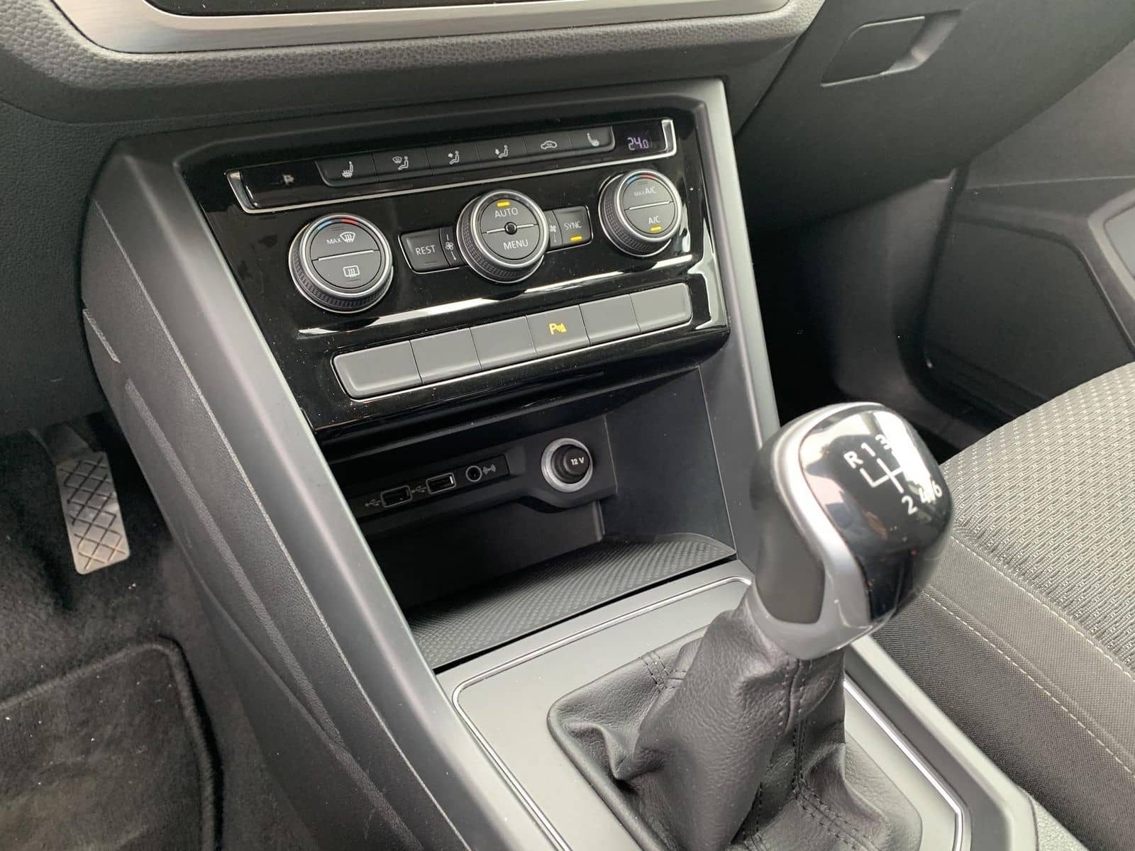 Volkswagen Touran 1.5TSI 7-Sitzer AHK+Klimaaut+Sitzhzg+APP foto 15